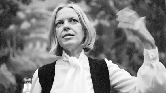 Die österreichische Schriftstellerin Ingeborg Bachmann bei Veranstaltung in 1972 | picture-alliance / brandstaetter images/Barbara Pflaum | Barbara Pflaum Die österreichische Schriftstellerin Ingeborg Bachmann bei Veranstaltung in 1972