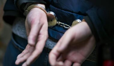 Täuschend echte Waffe auf Beamte gerichtet: Polizei nahm 44-Jährigen in Innsbruck fest