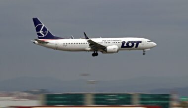 Reisende halben Tag unterwegs: Pilot erleidet medizinischen Notfall - Flugzeug stundenlang gestoppt