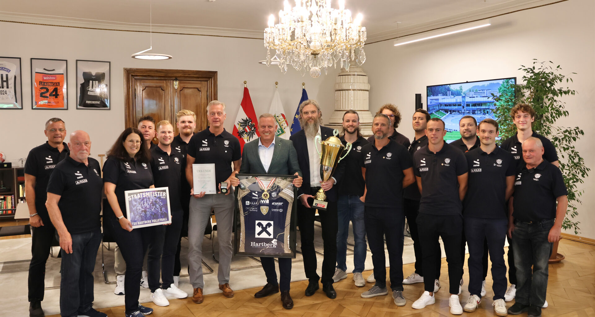 LH Mario Kunasek lud Volleyball-Meister aus Hartberg zum Empfang - Land Steiermark News Portal