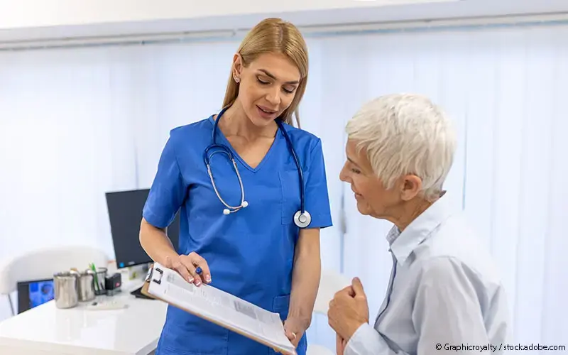 Aeltere Patientin Beratung Arztpraxis