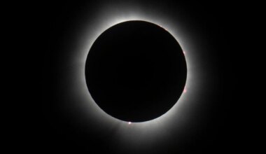 Himmelsschauspiel - Totale Sonnenfinsternis in Spanien begonnen - Wissen