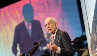 "Heast as ned": Van der Bellen liked Chopin und Goisern