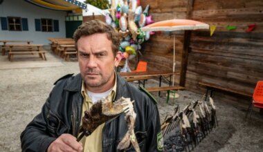 "Steckerlfischfiasko" im Kino: Dieser „Eberhofer“ ist ein wunderbarer Schmarrn - Kultur - SZ.de - SZ.de