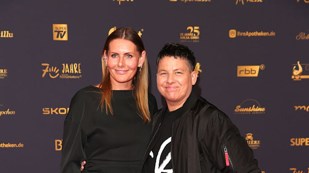 Helene Fischer, Kerstin Ott, „Take That” - „Goldene Henne“ 2026: Star-Auflauf auf dem roten Teppich