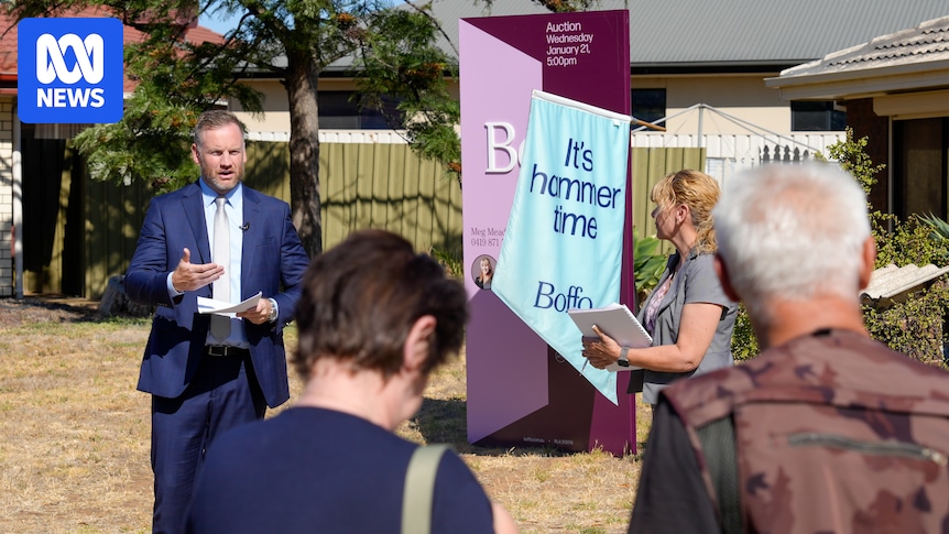 Auction clearance rates fall to lowest level since pandemic, reflecting 'lack of confidence'