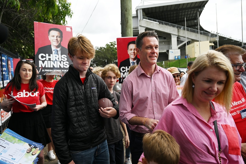Labor leader Chris Minns arrives with his family at a polling booth at the march 2023 state election