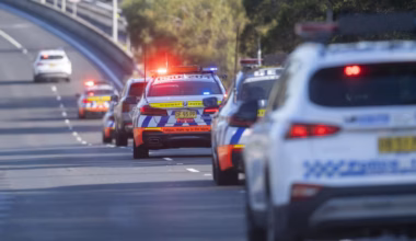 Man dies in car after police chase from Queensland into NSW