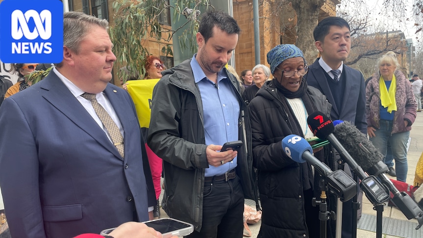 Golf course protesters take on SA government in Federal Court over parklands project