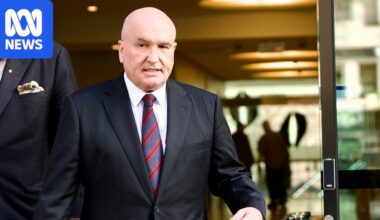 Former NSW police minister David Elliott threatens legal action against 'slanderous' comments