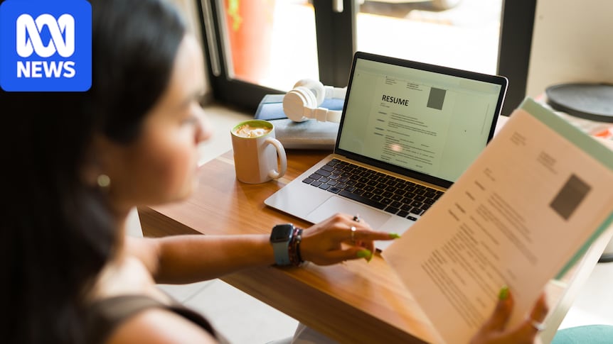 The dos and don'ts of job hunting while still employed