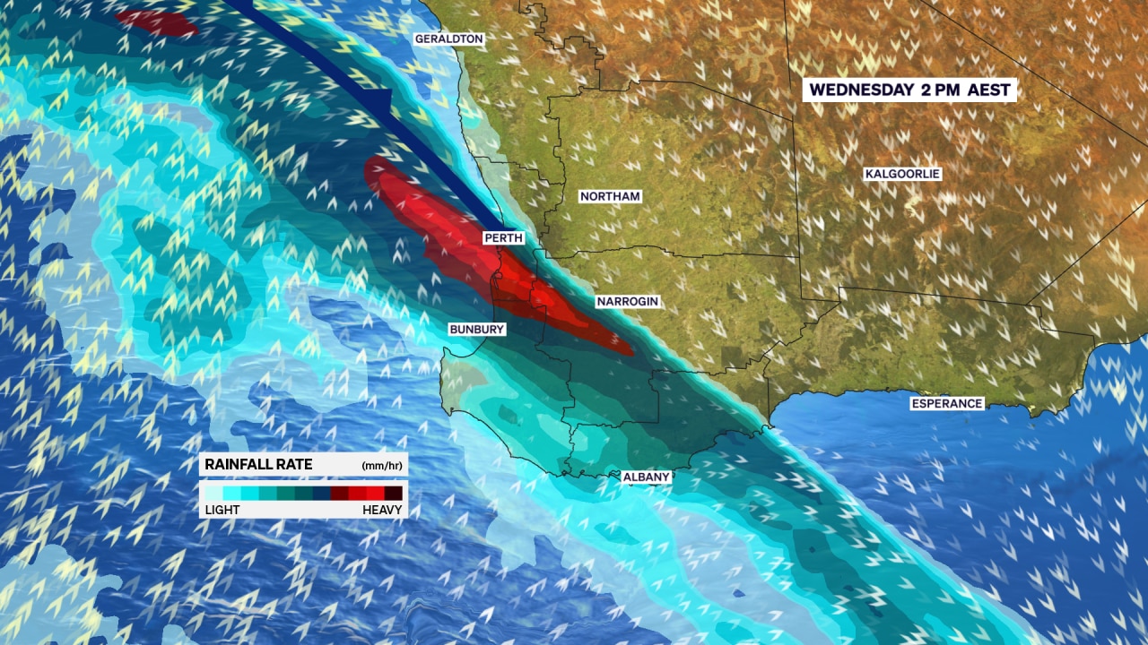 Showers and thunderstorms forecast as trough moves east to Queensland and NSW
