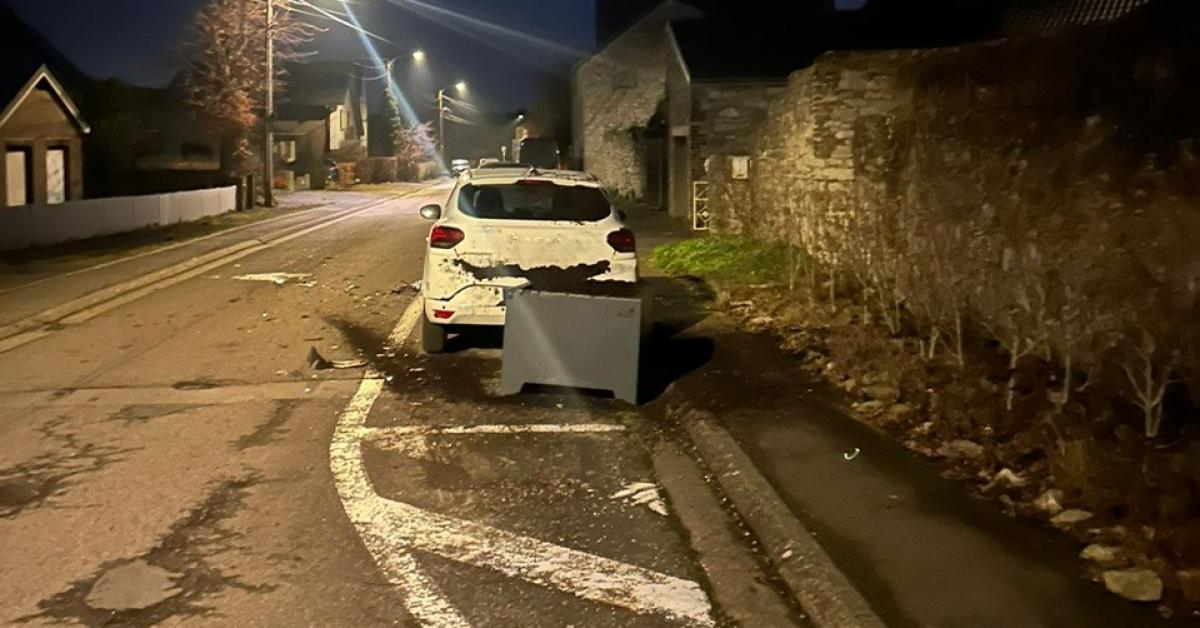 Antoine n’a découvert le pot aux roses que ce matin à Huy, un chauffard percute sa voiture et prend la fuite !