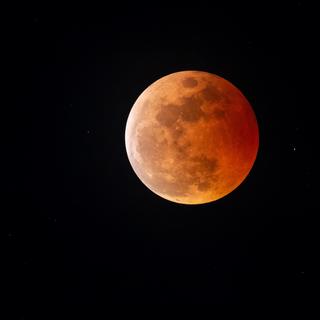 Pour certains chanceux, la Lune se teintera de rouge ce mardi 3 mars 2026 à l’occasion de la dernière éclipse totale prévue avant fin 2028. © alenthien, Adobe Stock