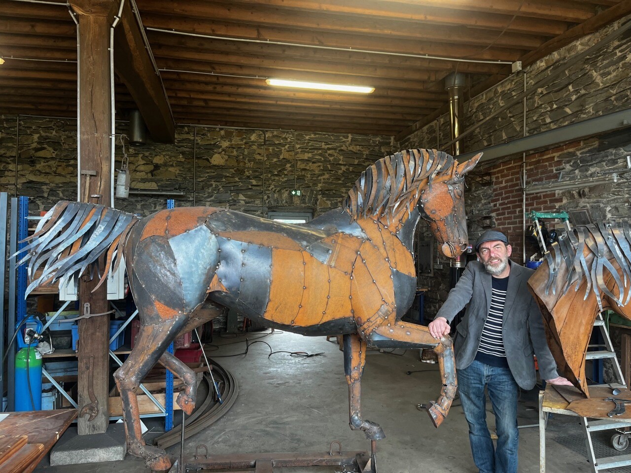 Mickaël Bigot a sculpté un cheval en métal de 300 kg près de Vitré