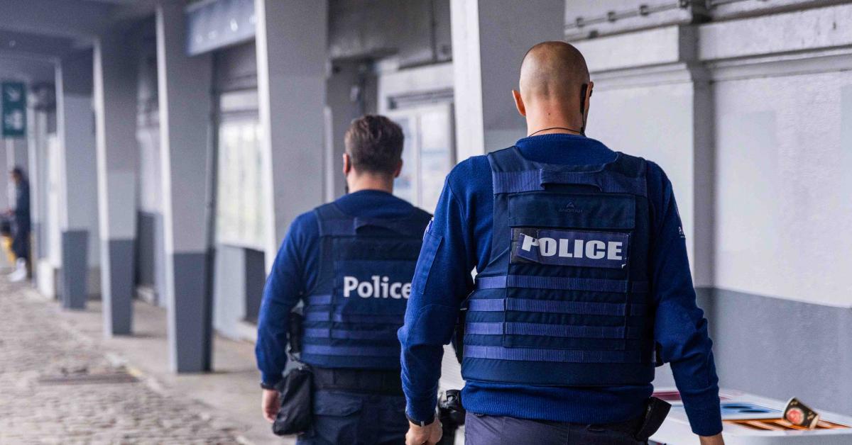 Une jeune femme, musulmane, agressée par trois hommes à Charleroi : « Ils m’ont gravé une croix gammée sur un de mes avant-bras ! »