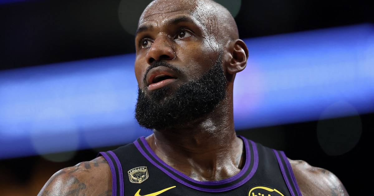 NBA : "le King" LeBron James pose sa couronne à Philadelphie