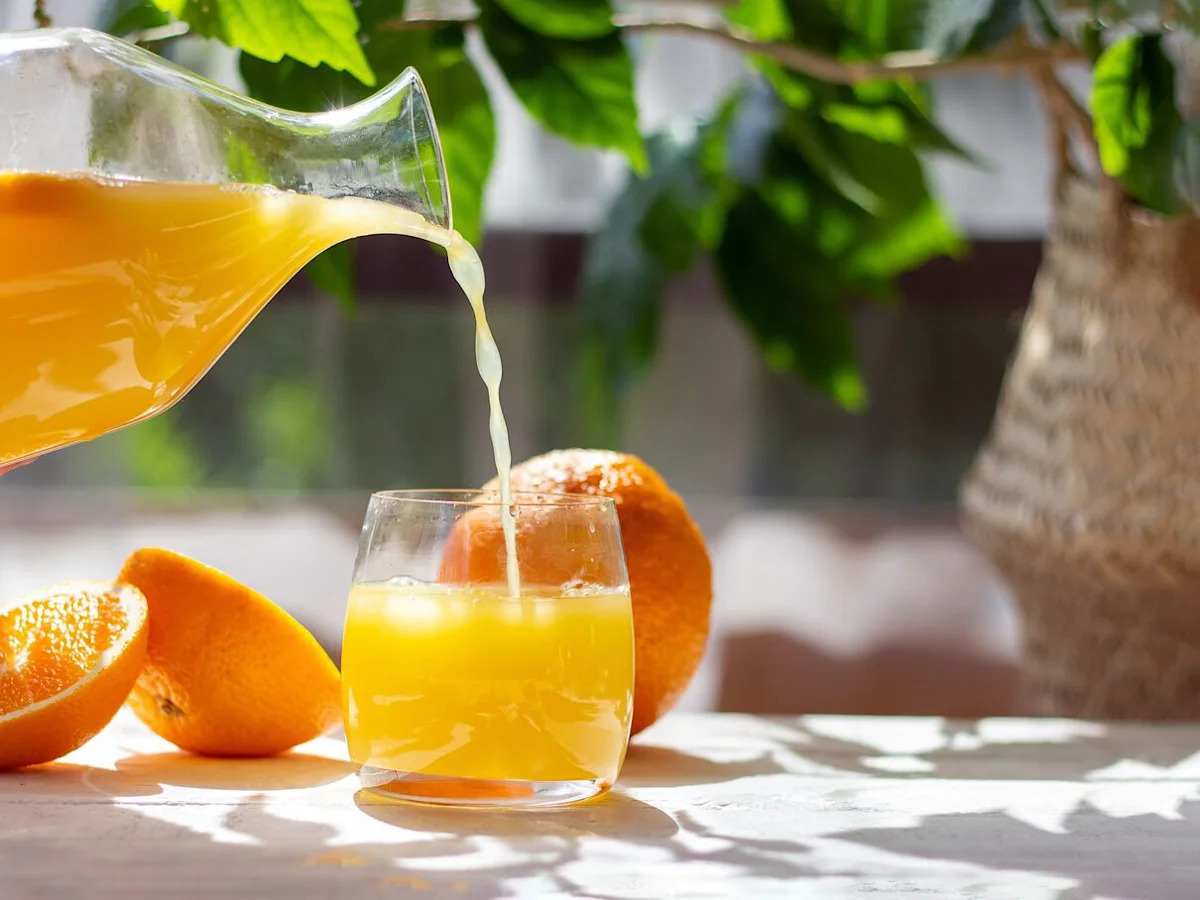 Ce jus de fruit, "soi-disant sain", souvent pris au petit-déjeuner fait discrètement grimper votre tension artérielle, alerte une diététicienne
