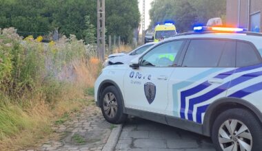 Un homme décède à Charleroi suite à un malaise au volant avant de percuter un poteau électrique