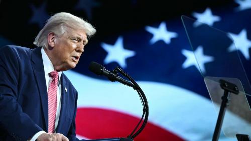 Trump menace l’Iran sur Ormuz, discussions pour un accord temporaire