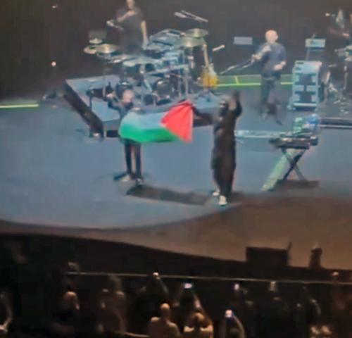Massive Attack interdit à Singapour après un drapeau palestinien