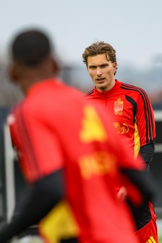 Ajax refuse le transfert de Mika Godts au PSG
