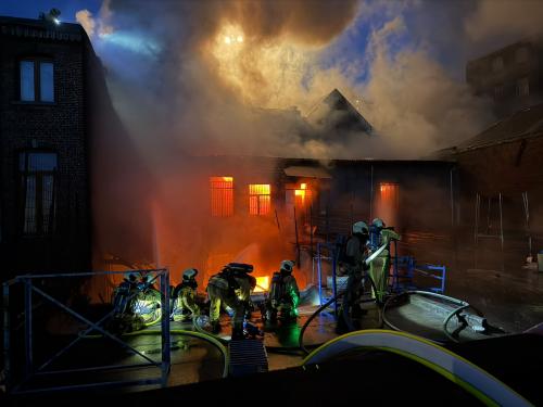 Incendie rue Verte à Schaerbeek : intervention des pompiers en cours