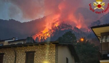 Feux de forêt en Europe : les alentours du lac de Garde touchés par les flammes, plus de 200 personnes évacuées (photos)