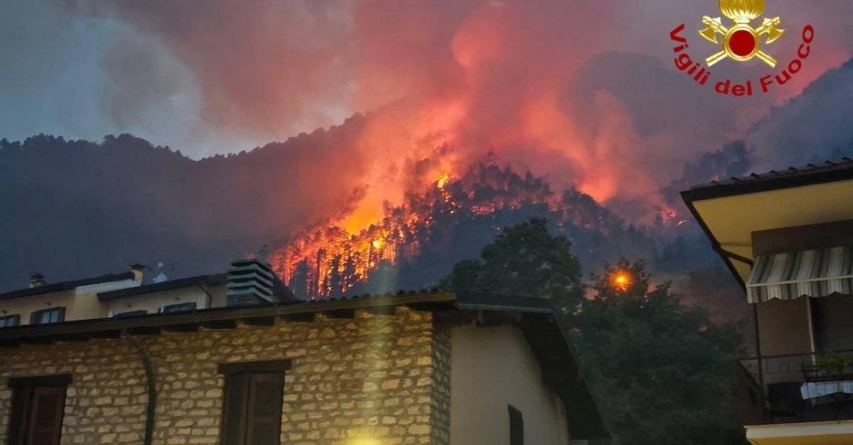 Feux de forêt en Europe : les alentours du lac de Garde touchés par les flammes, plus de 200 personnes évacuées (photos)