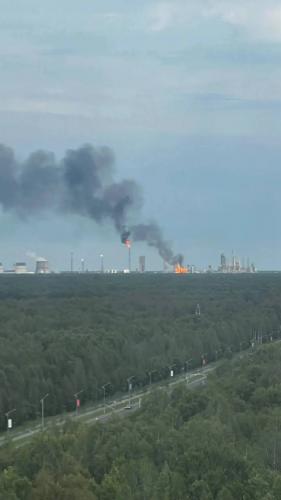 Ukraine : frappe de drones sur une raffinerie en Sibérie, à 2.200 km de la frontière