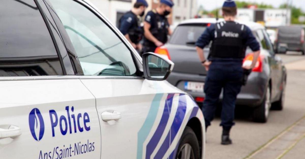 Les policiers se rendent chez une trentenaire de Saint-Nicolas parce qu’elle ne paye pas ses factures… et ils découvrent une vaste plantation de cannabis : des enfants vivaient au milieu des plants !