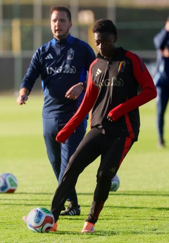 Jesse Bisiwu signe un doublé pour ses débuts avec le Barça