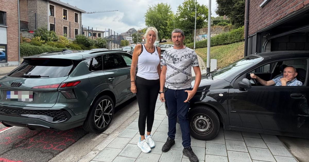 « On a déjà appelé la police… 150 fois ! » : ces riverains sont excédés par les voitures qui bloquent leur garage à Huy… au point de tracer eux-mêmes un marquage au sol (vidéo)