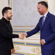 Le président ukrainien Volodymyr Zelensky accueille le vice-premier ministre et ministre des Affaires étrangères Maxime Prévot avant une réunion avec le président ukrainien lors d’une visite à Kiev, le mardi 18 août 2026, dans le cadre d’une visite du ministre belge des Affaires étrangères en Ukraine.