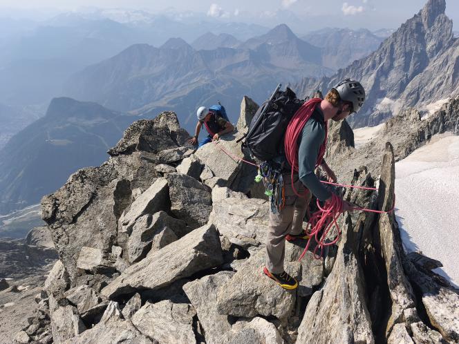 Le prince Gabriel lors de son stage d’alpinisme dans le massif du Mont-Blanc en France.