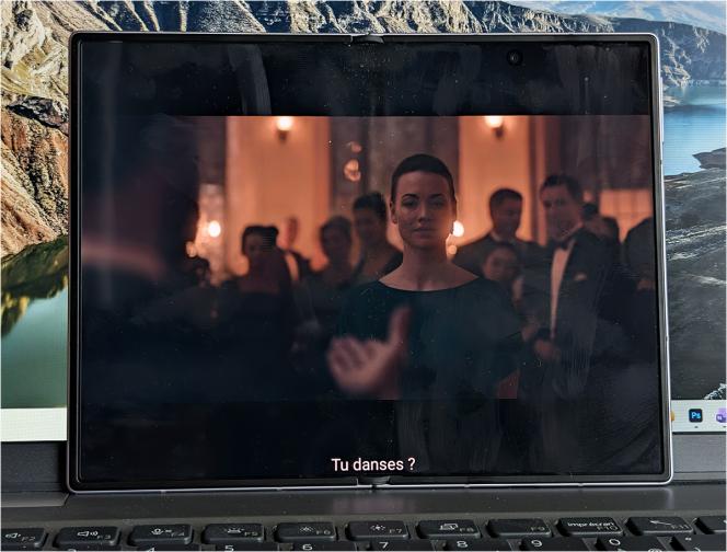 Des bords noirs inévitables (du 4/3 qui affiche du 16/9), mais qui peuvent s’avérer utiles pour les sous-titres