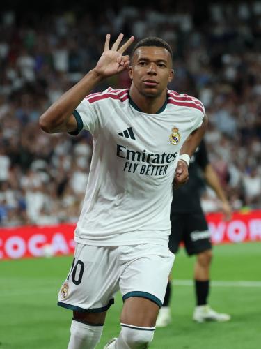 Mbappé triplé avec le Real Madrid : Mourinho salue son impact