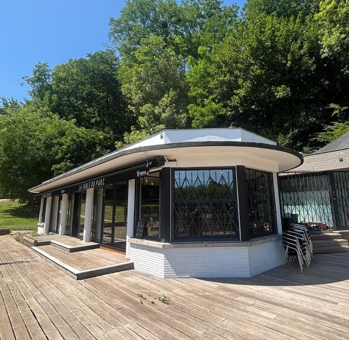Au parc de la Dodaine, “Chez Francis” veut remettre les Nivellois à table