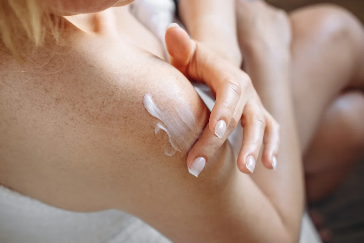 Ces 3 crèmes de soin "de qualité clinique" qu'il vaut mieux ne jamais acheter en ligne