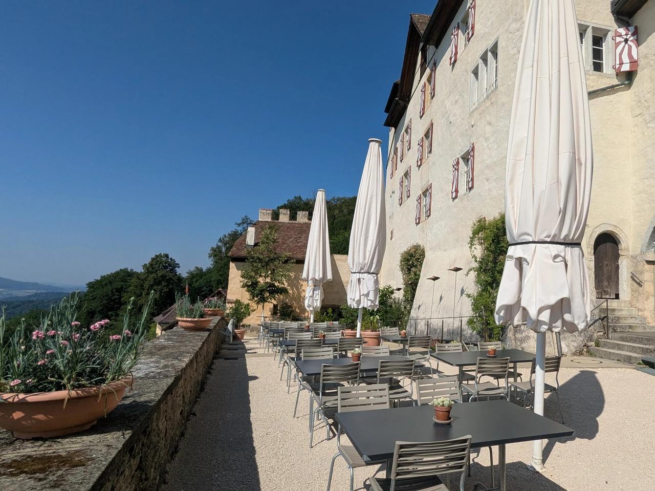 Le restaurant n'est ouvert que le dimanche, tandis que le bistro en libre-service est ouvert presque en permanence. [SRF]