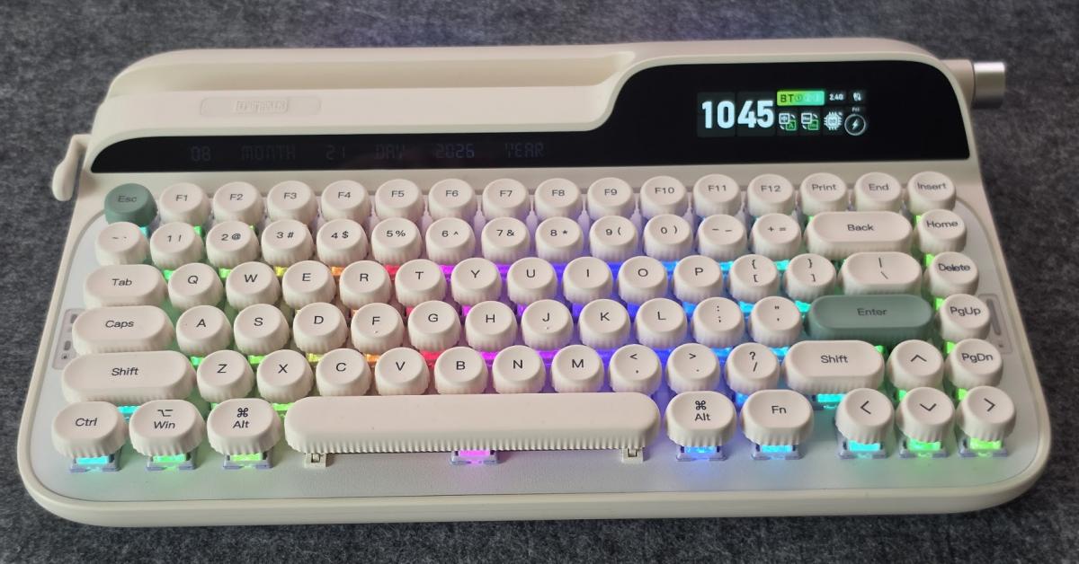 Test – EPOMAKER Glyph : un clavier mécanique qui joue la carte du rétro-futuriste