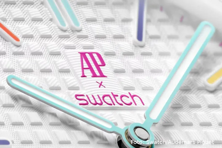 https___hypebeast.com_image_2026_05_12_swatch-audemars-piguet-royal-pop-collaboration-release-info-017