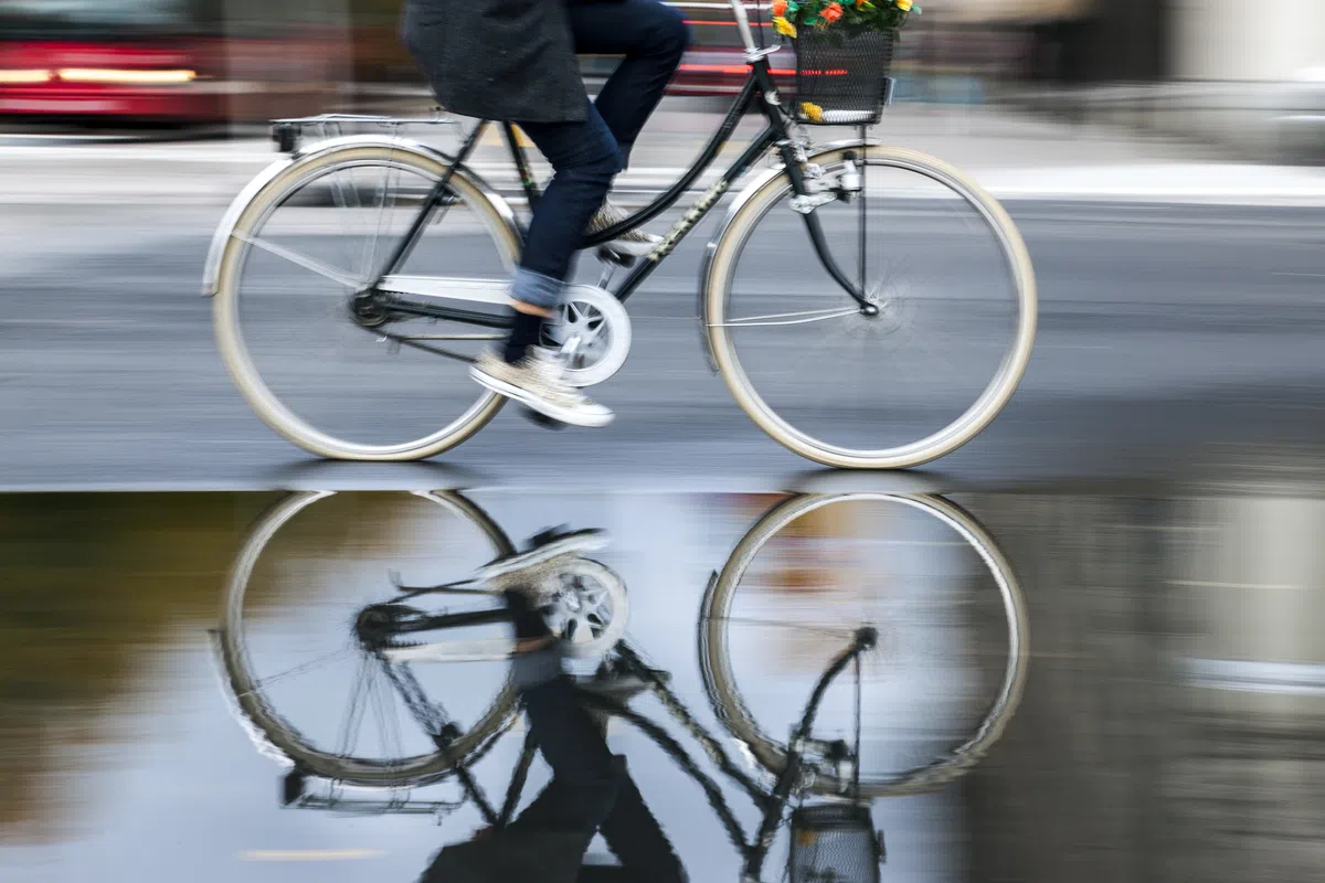 Thumbnail for article: Hardlopen tijdens code oranje: verstandig of juist gevaarlijk?