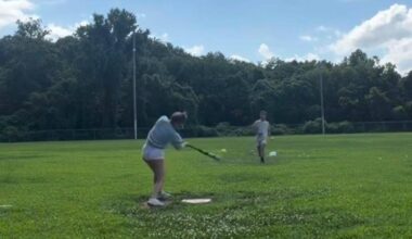 Vrouw raakt honkbal keihard, en dat heeft haar vriend geweten… (video)