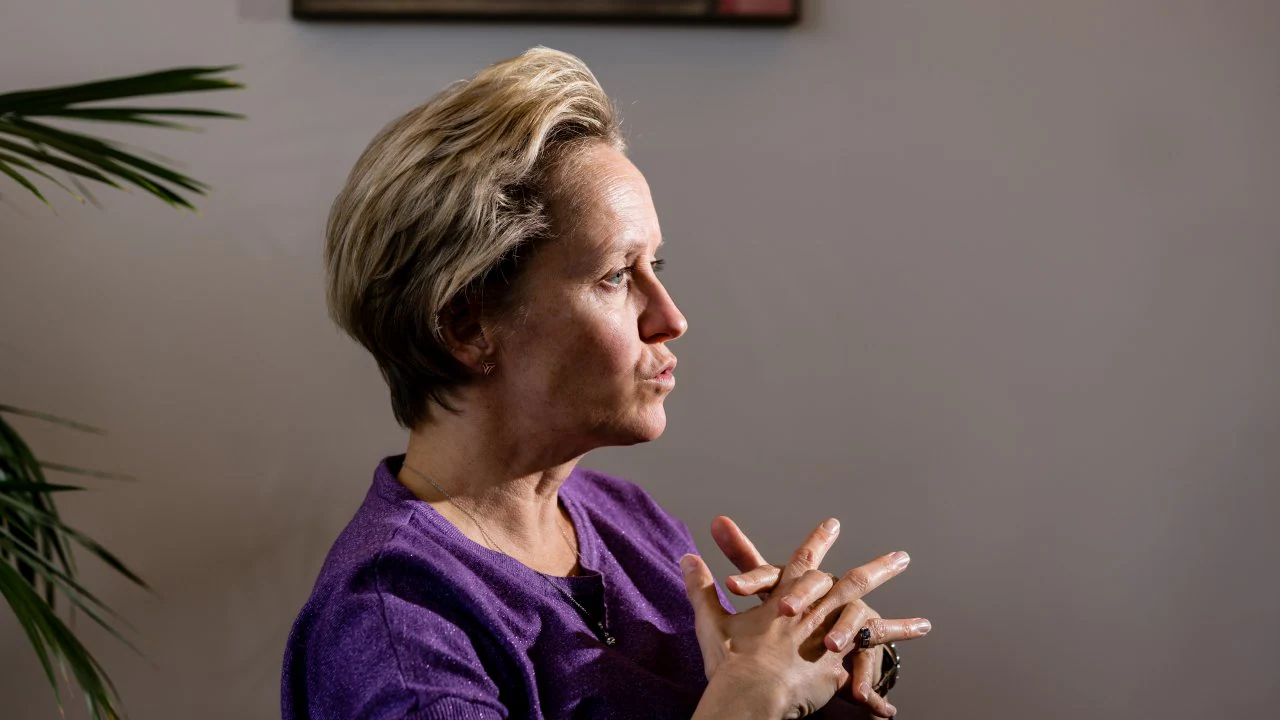 Annick De Ridder verdedigt luchthavendeal: ‘Cadeaus? Ik ben eerste minister die zo weinig macht heeft over budget’ - tijd.be