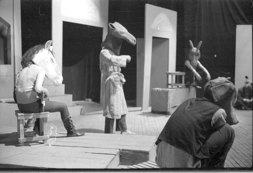 Ali Asghar Dashti and Nasim Ahmadpour - Noli Me Tangere
