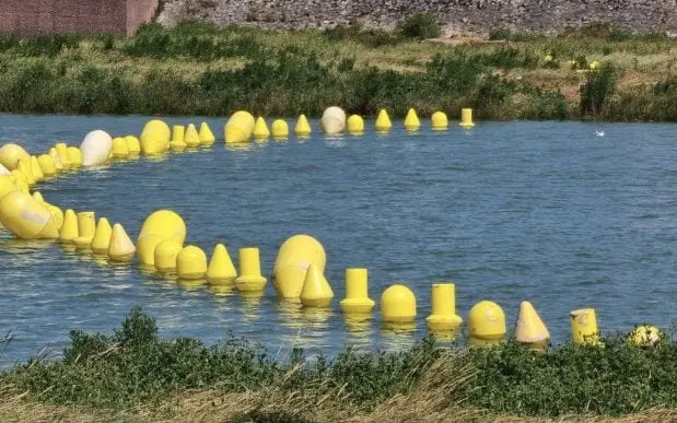 A chain of buoys on an estuary south of Calais