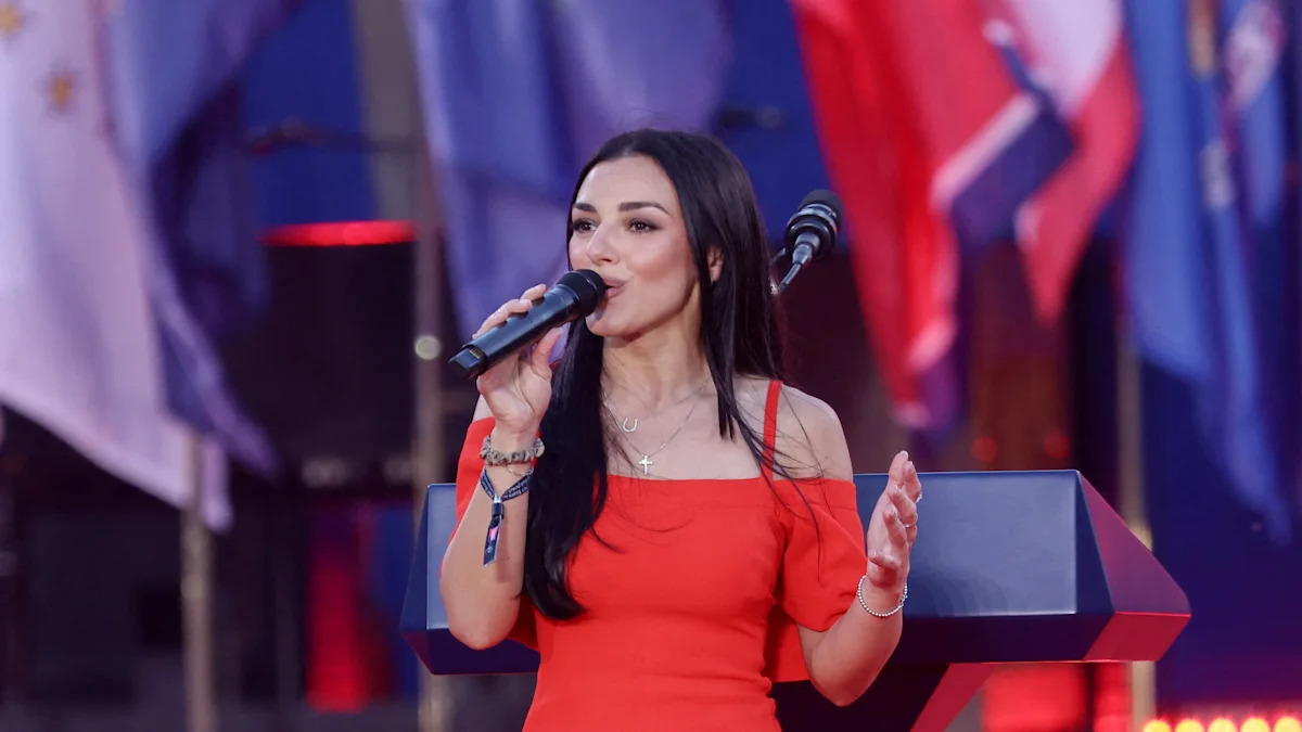 Alexis Wilkins Encounters Microphone Glitch During Brussels Performance