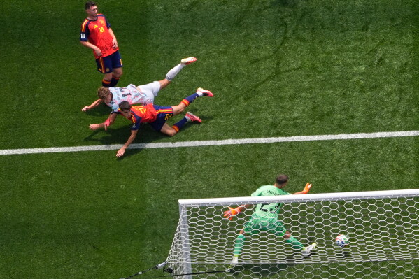 Belgium's Charles De Ketelaere (17) scores their opening goal past Spain goalkeeper Unai Simon (23) during the World Cup quarterfinal soccer match between Spain and Belgium in Inglewood, Calif., near Los Angeles, Friday, July 10, 2026. (AP Photo/Mark J. Terrill)
