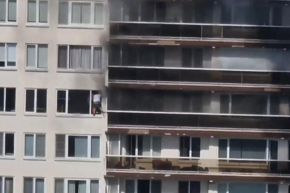 Man escapes apartment fire through neighbor's window in Antwerp